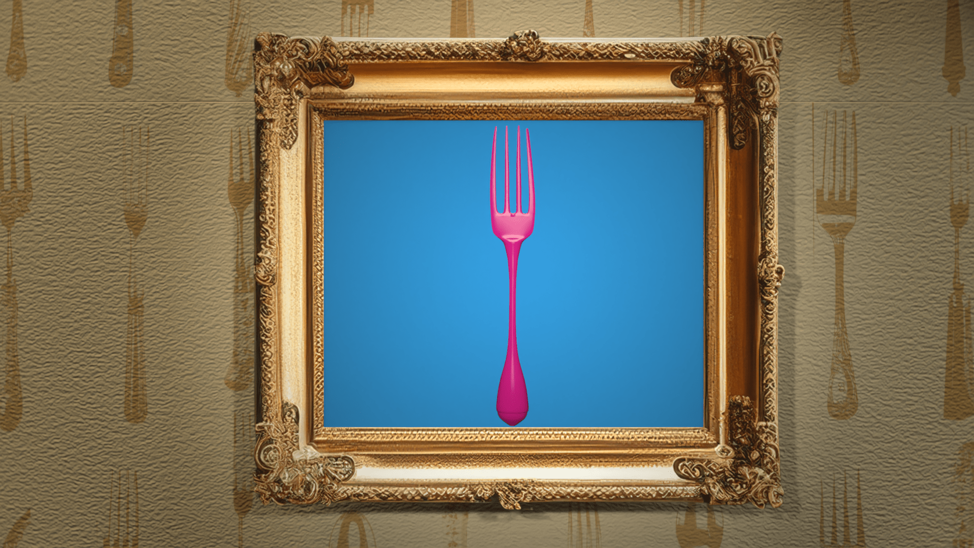 violette Plastikgabel in Goldrahmen vor blauem Hintergrund